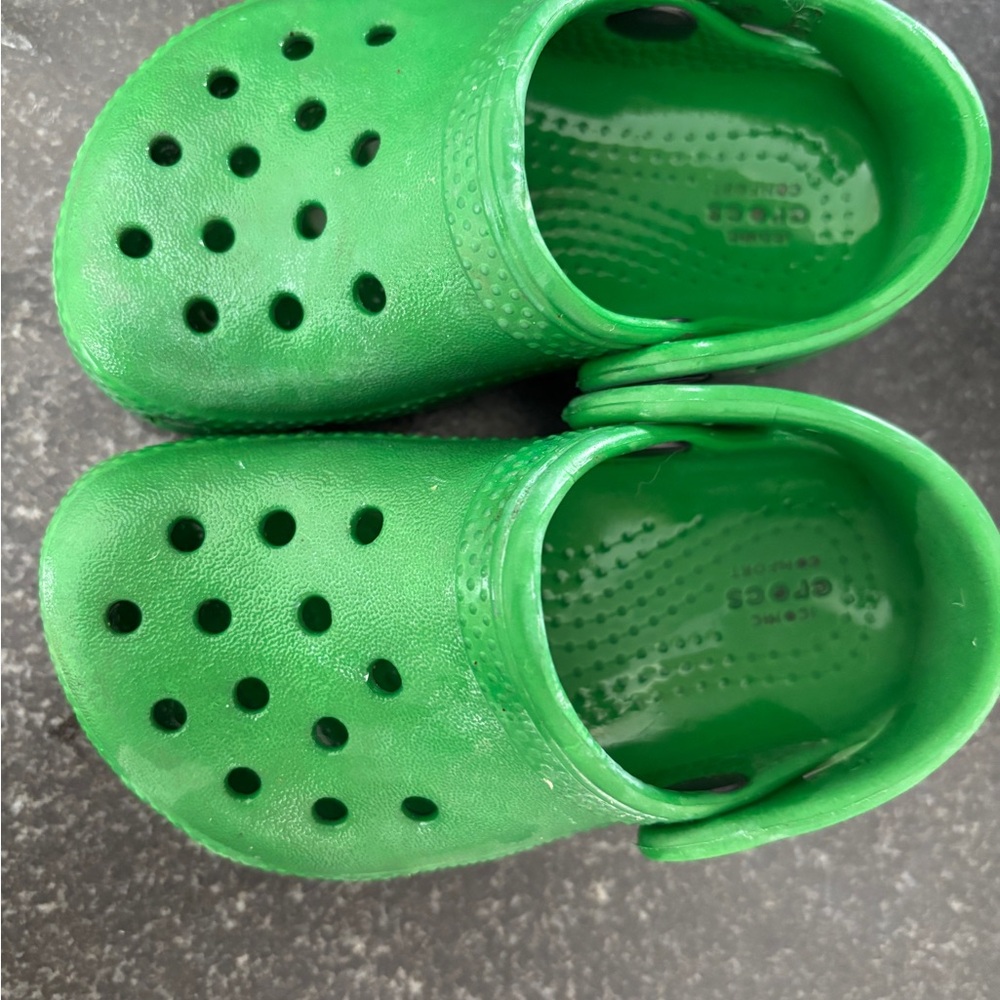 CROCS Kids Vibrant Green Water Shoes